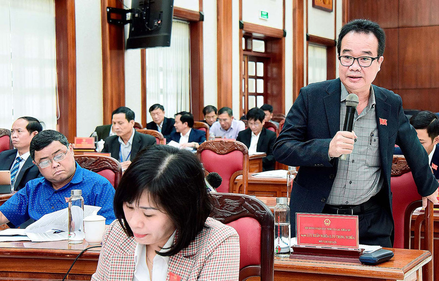 Giám đốc Sở Nông nghiệp và PTNT Lưu Trung Nghĩa trả lời chất vấn, trả lời chất vấn. Đức Thụy