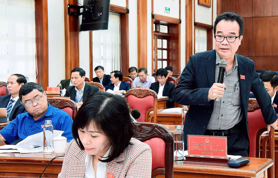 Giám đốc Sở Nông nghiệp và PTNT Lưu Trung Nghĩa trả lời chất vấn, trả lời chất vấn. Đức Thụy