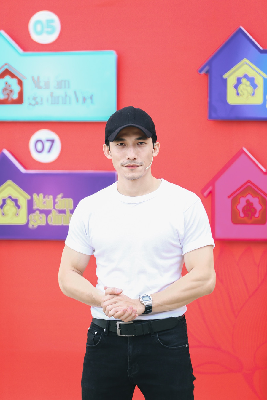 Liên Bỉnh Phát xuất hiện với vẻ ngoài điển trai, thoải mái chia sẻ về ý định lập gia đình. Ảnh: BTC