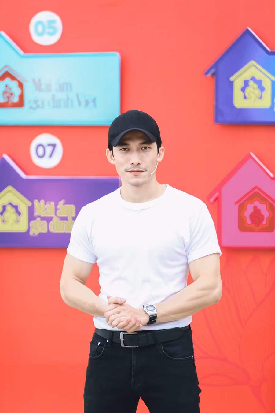 Liên Bỉnh Phát xuất hiện với vẻ ngoài điển trai, thoải mái chia sẻ về ý định lập gia đình. Ảnh: BTC