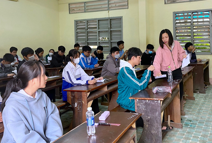 Các thí sinh dự thi học sinh giỏi THPT cấp tỉnh bảng B năm học 2022-2023. Ảnh: Mộc Trà Các thí sinh dự thi học sinh giỏi THPT cấp tỉnh bảng B năm học 2022-2023. Ảnh: Mộc Trà