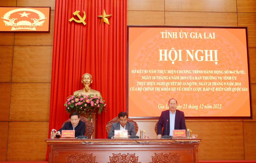 Phó Bí thư Tỉnh ủy Rah Lan Chung điều hành phần thảo luận tại Hội nghị. Ảnh: Anh Huy