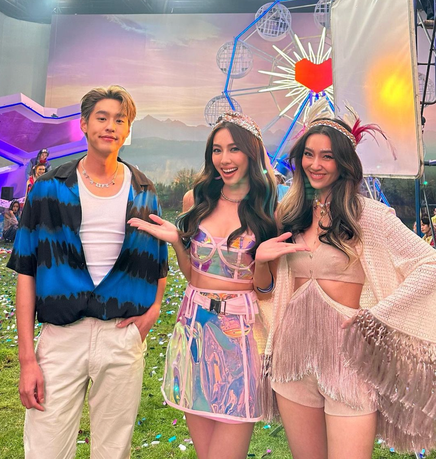 Thùy Tiên và Bella Ranee Campen được khen ngợi xinh đẹp rạng rỡ. Ảnh: INSTAGRAM NV