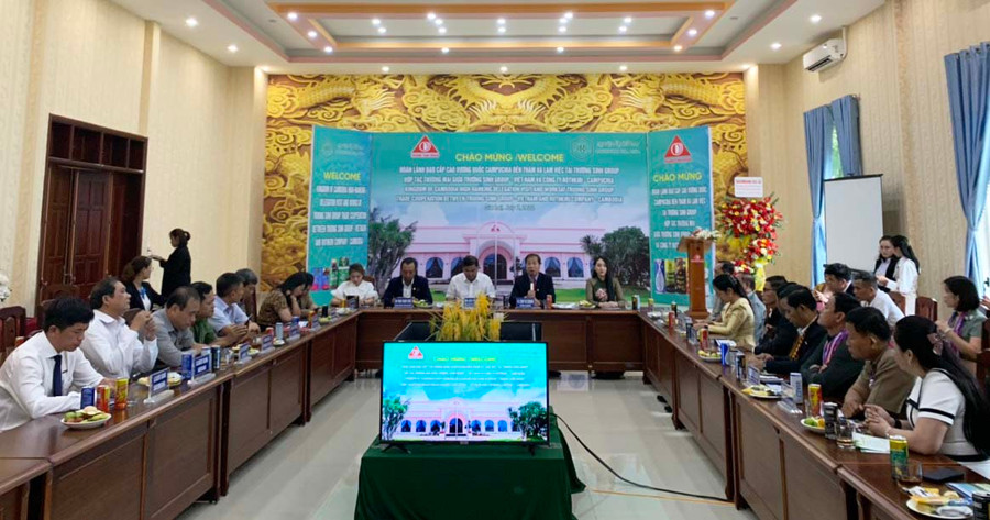 Trường Sinh Group nói không với việc sử dụng các chai nhựa, ly nhựa đựng nước tại các buổi làm việc, hội họp. Ảnh: Nhật Hào Trường sinh Group nói không với việc sử dụng các chai nhựa, ly nhựa đựng nước tại các buổi làm việc, hội họp. Ảnh: Nhật Hào