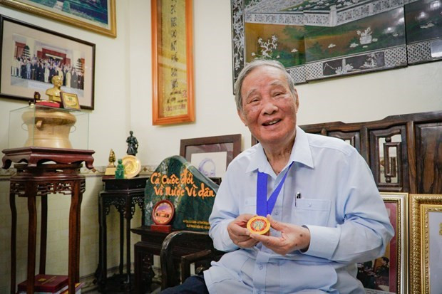 Nguyên Ủy viên Bộ Chính trị, nguyên Trưởng ban Kinh tế Trung ương, nguyên Trưởng ban Dân vận Trung ương Vũ Oanh. (Nguồn: Vietnam+) Nguyên Ủy viên Bộ Chính trị, nguyên Trưởng ban Kinh tế Trung ương, nguyên Trưởng ban Dân vận Trung ương Vũ Oanh. (Nguồn: Vietnam+)