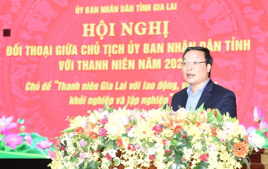 Phó Bí thư Tỉnh ủy, Chủ tịch UBND Trương Hải Long phát biểu tại hội nghị đối thoại. Ảnh: Đức Thụy