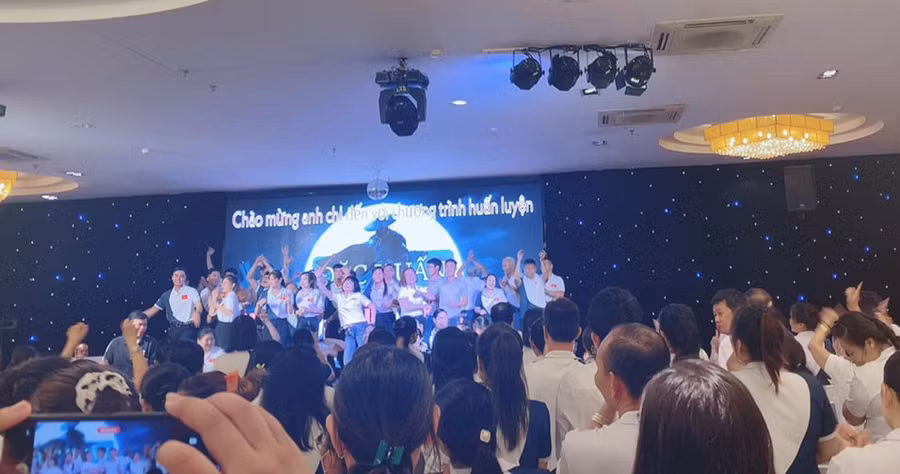 Chương trình huấn luyện làm giàu nhanh chóng tại Công ty Caster City. Ảnh: C.T.V