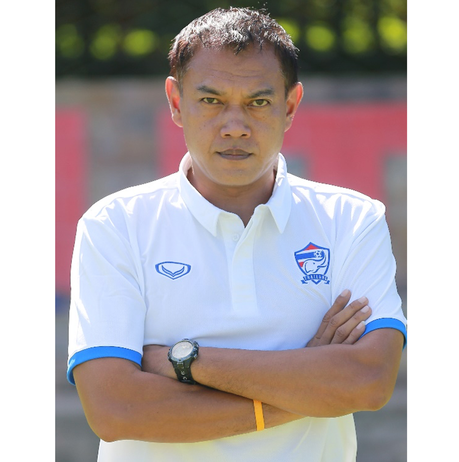 HLV Phansa Meesattham đã được bầu Đức tăng viện cho HLV Kiatisak. Ảnh: NVCC