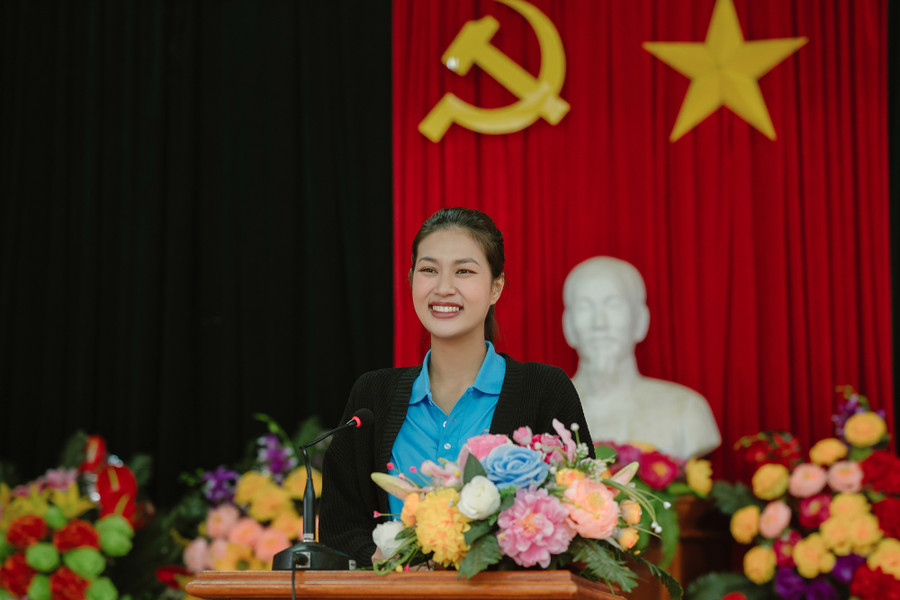 Hoa hậu Hòa bình Việt Nam 2022 chia sẻ: "Ân mong muốn tết không chỉ của riêng mình mà tết sẽ đến với mọi người, kể cả những người khó khăn. Với những phần quà dù nhỏ nhoi, nhưng Ân hy vọng có thể một phần nào lan tỏa yêu thương, giúp những hoàn cảnh khó khăn nơi đây đón mùa tết ấm áp, yên vui". Ảnh: NVCC Hoa hậu Hòa bình Việt Nam 2022 chia sẻ: