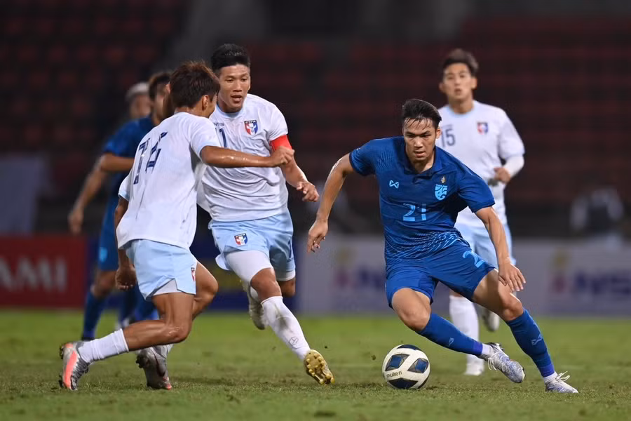 Tuyển Thái Lan (áo xanh) luôn là ứng cử viên vô địch của các giải đấu trong khu vực. Ảnh: FAT