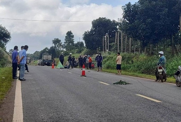 Hiện trường vụ tai nạn giao thông khiến anh Hồ Văn Bảo tử vong.