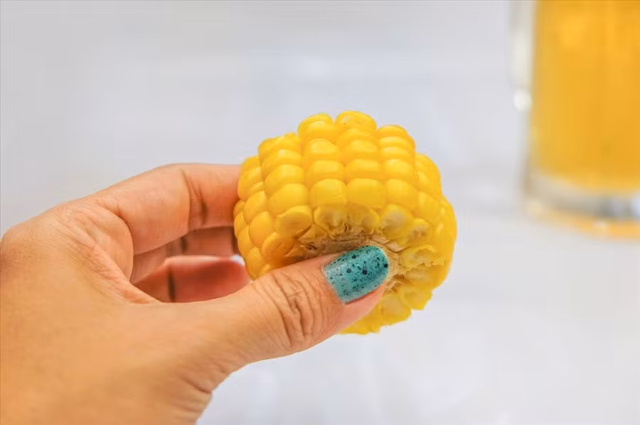 Người bị suy nhược cơ thể cần bổ sung các loại thực phẩm chứa nhiều tinh bột như ngô, khoai, sắn... Ảnh: Xinhua