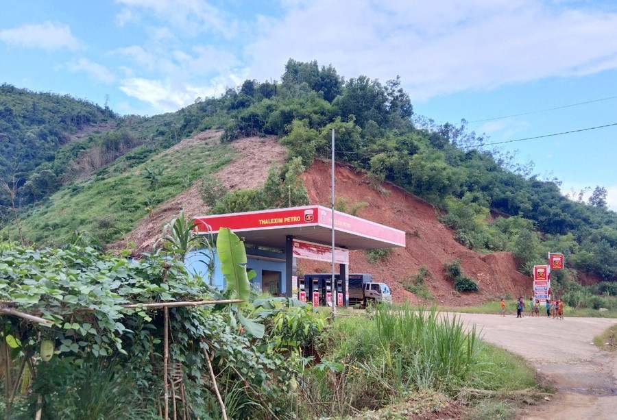 Cây xăng Quang Phước 1 của bà Phan Thị Liễu (vợ ông Phạm Đặng Quang, cựu phó chủ tịch huyện Đắk Glong) đã được cấp sổ đỏ trên đất rừng. Ảnh: Huỳnh Thủy