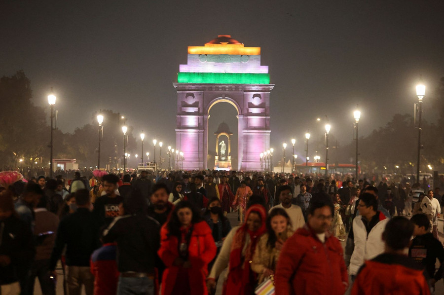Đón năm mới ở New Delhi, Ấn Độ. Ảnh: Reuters