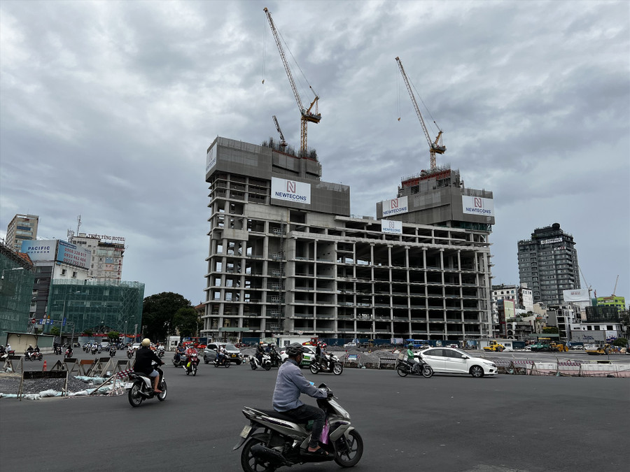 Thanh khoản giảm mạnh nhưng giá nhà vẫn khó giảm. Ảnh minh hoạ: Gia Miêu