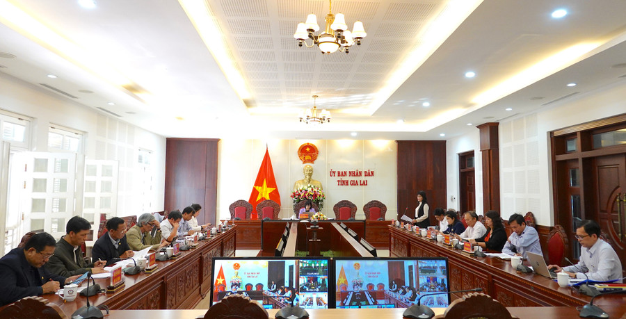 Quang cảnh cuộc họp tại điểm cầu UBND tỉnh. Ảnh: Mộc Trà
