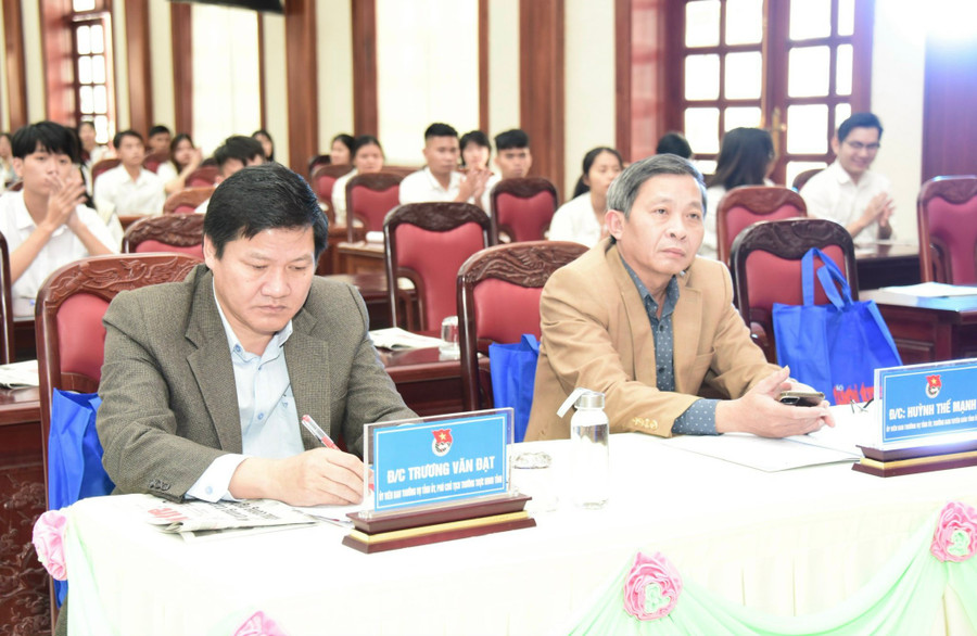 Các đại biểu tham dự lễ trao học bổng Tiếp sức đến trường năm 2022. Ảnh: Đức Thụy