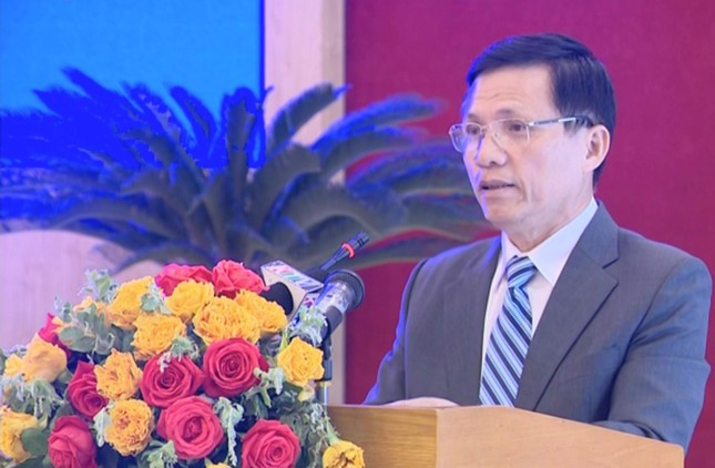 Giám đốc Sở Y tế Khánh Hoà Bùi Xuân Minh trả lời chất vấn đại biểu HĐND tỉnh. Ảnh L.H Giám đốc Sở Y tế Khánh Hoà Bùi Xuân Minh trả lời chất vấn đại biểu HĐND tỉnh. Ảnh L.H
