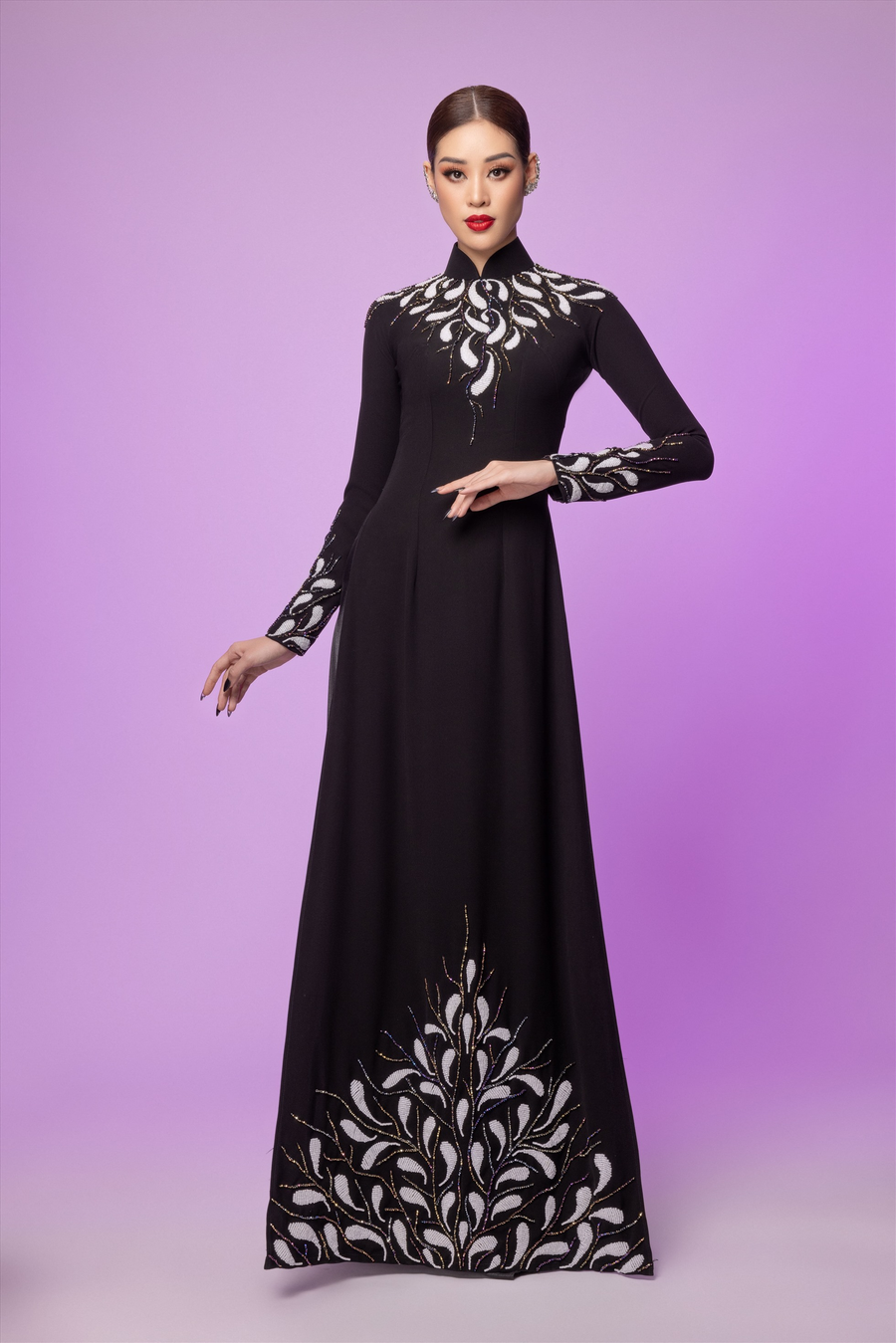 Thành tích Top 21 Miss Universe 2020 cùng lượng bình chọn cao nhất lịch sử 69 năm là niềm tự hào mà Khánh Vân trân trọng mỗi khi nhắc đến. Hoàn thành trọn vẹn gần 3 năm nhiệm kỳ, Hoa hậu Khánh Vân đã để lại nhiều dấu ấn trong lòng khán giả với hình ảnh một cô hoa hậu có trái tim yêu thương, ấm áp và chân thành. Ảnh: Nguyễn Long