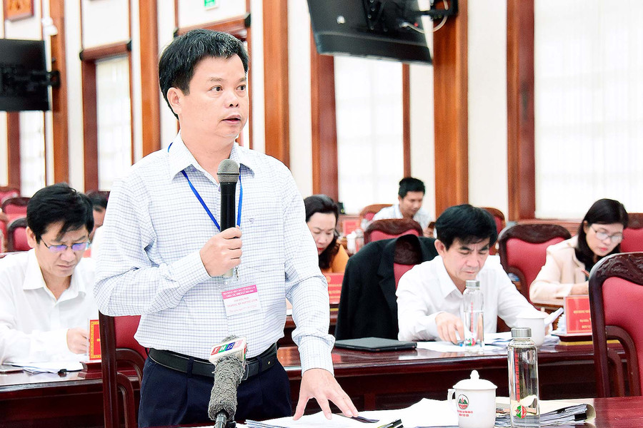 Đại biểu Nguyễn Hữu Quế-Giám đốc Sở Kế hoạch và Đầu tư phát biểu tại phiên thảo luận tổ. Ảnh: Đức Thụy Đại biểu Nguyễn Hữu Quế-Giám đốc Sở Kế hoạch và Đầu tư phát biểu tại phiên thảo luận tổ. Ảnh: Đức Thụy