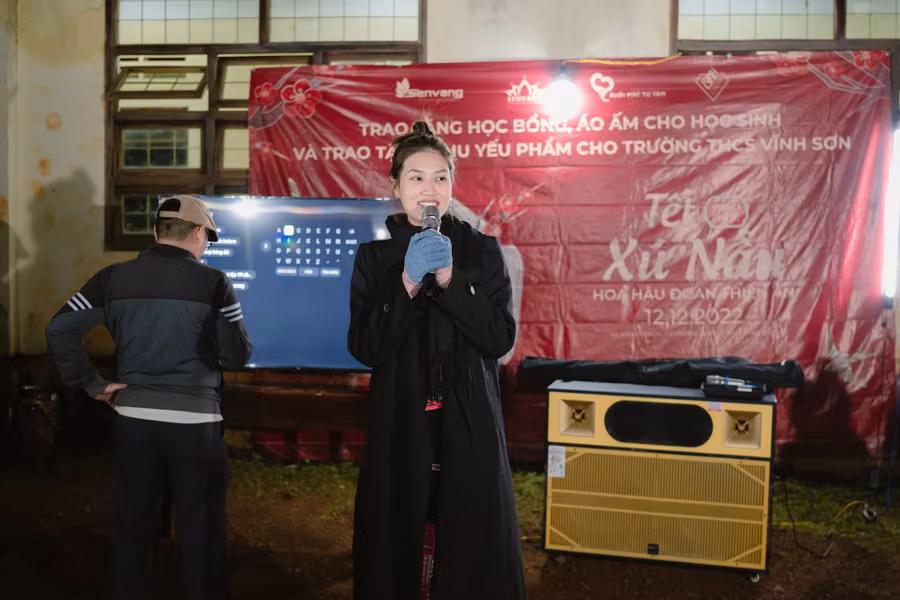 Trên trang cá nhân, Thiên Ân cũng chia sẻ cảm giác hạnh phúc khi được giúp đỡ những hoàn cảnh khó khăn có cuộc sống ấm no trước khi tết đến xuân về. Ảnh: NVCC