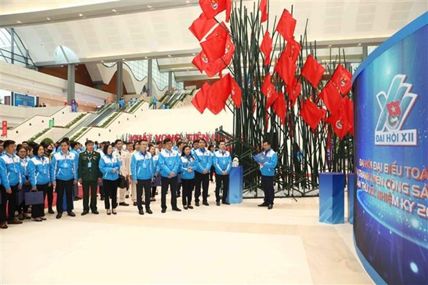 Hình ảnh cây tre và lá cờ là điểm nhấn của triển lãm. Ảnh: Phạm Kiên/TTXVN