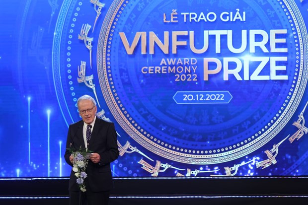 Giải Đặc biệt VinFuture 2022 dành cho Nhà khoa học nghiên cứu các lĩnh vực mới đã được trao cho Tiến sĩ Demis Hassabis (Vương Quốc Anh) và Tiến sĩ John Jumper (Hoa Kỳ). Ảnh: Minh Sơn/Vietnam+