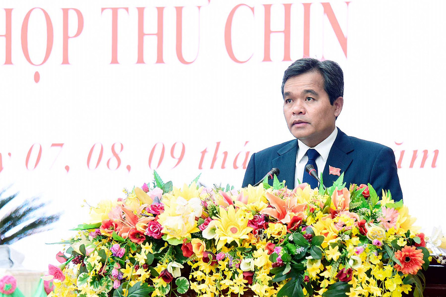 Bí thư Tỉnh ủy, Chủ tịch HĐND tỉnh Hồ Văn Niên phát biểu khai mạc kỳ họp. Ảnh: Đức Thụy