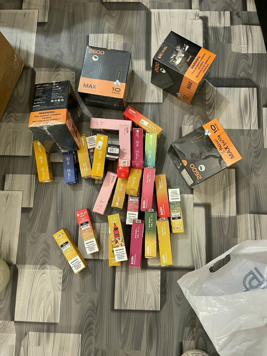 Số thuốc lá điện tử không rõ nguồn gốc xuất xứ. Ảnh: Phan Bá