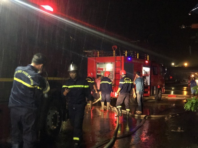 Lực lượng PCCC&CNCH có mặt tại hiện trường Lực lượng PCCC&CNCH có mặt tại hiện trường