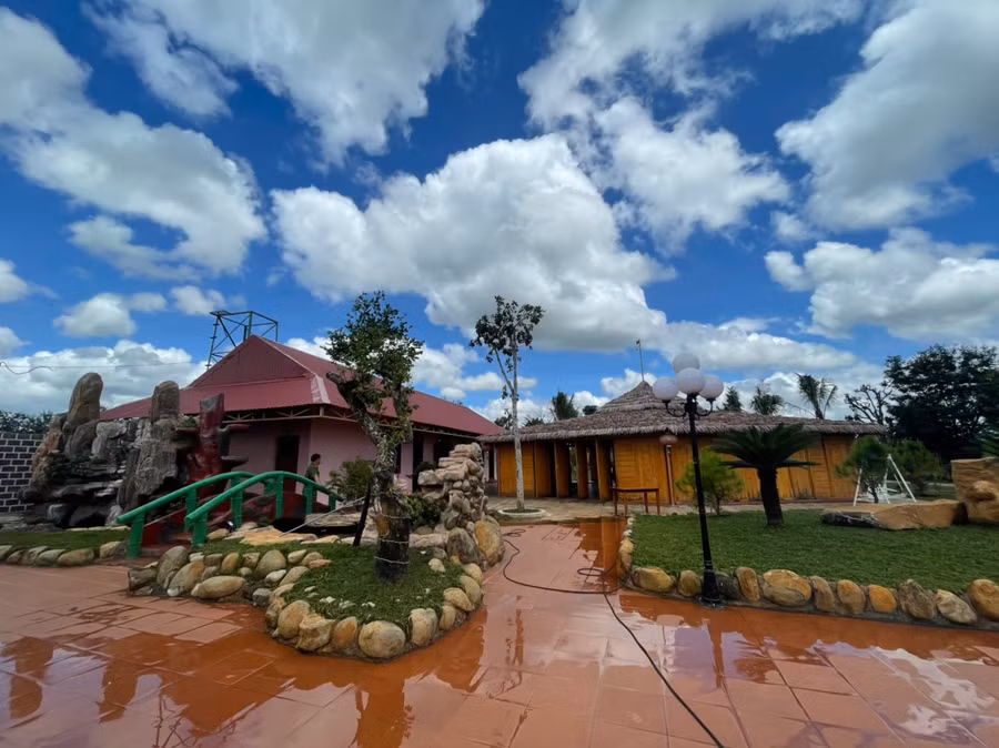 bên trong khu biệt phủ tại xã Chư Á. Ảnh: Lê Anh