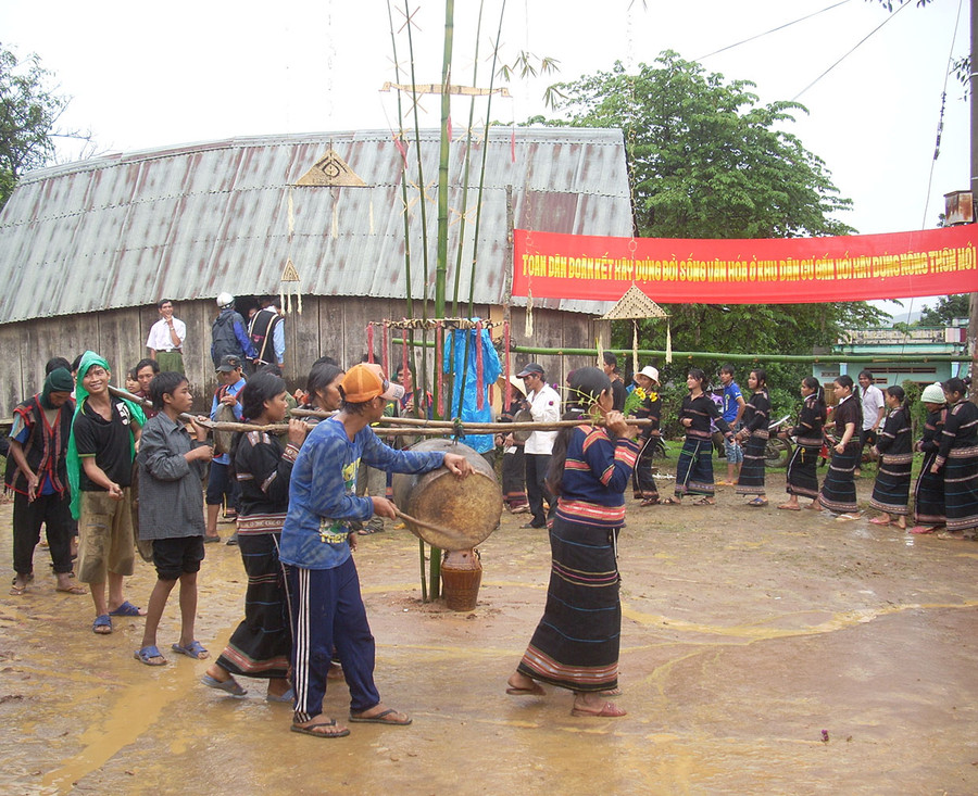 Nông dân xây dựng đời sống văn hóa gắn với xây dựng nông thôn mới. Ảnh: Thanh Nhật Nông dân huyện Mang Yang xây dựng đời sống văn hoá, gắn với xây dựng nông thôn mới. Ảnh: Thanh Nhật
