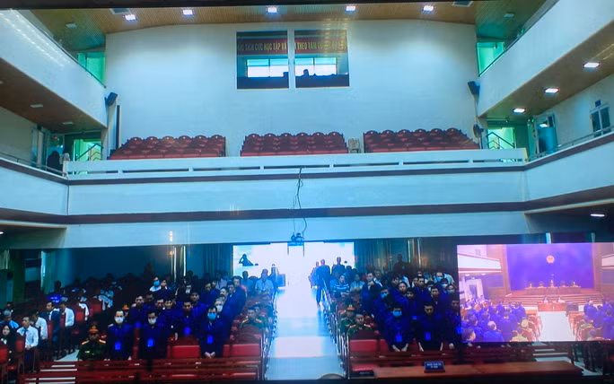 74 bị cáo bị cáo buộc tội Buôn lậu và nhận hối lộ