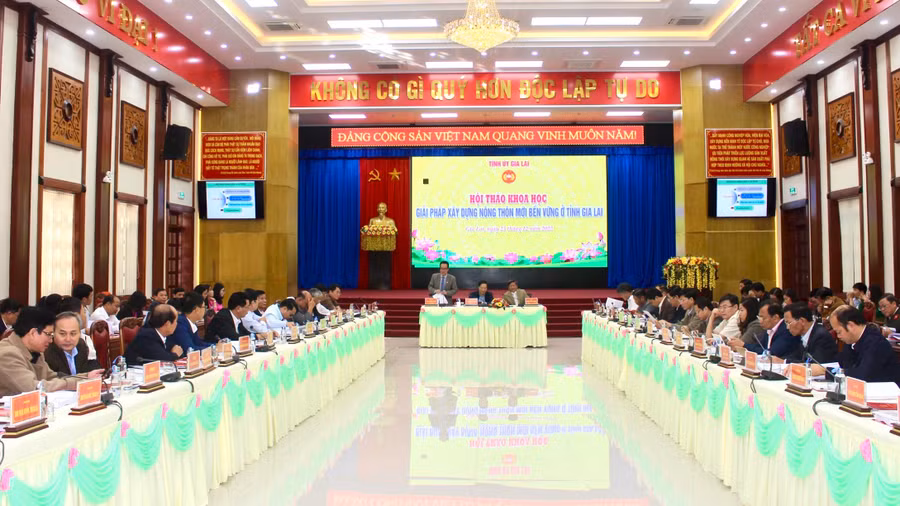 Quang cảnh hội thảo khoa học “Giải pháp xây dựng nông thôn mới bền vững ở tỉnh Gia Lai”. Ảnh: Phan Lài