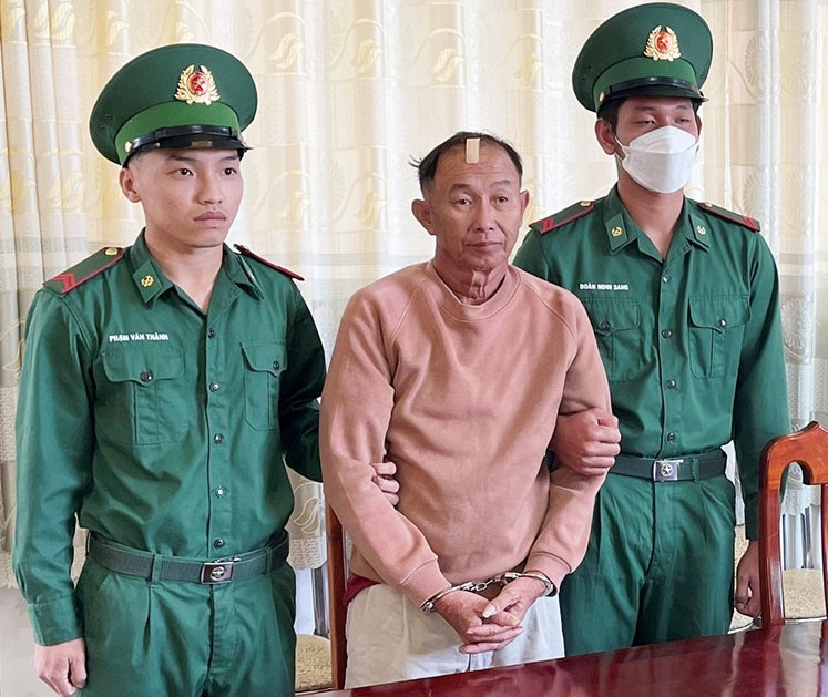 Đối tượng Nguyễn Văn Phán tại cơ quan điều tra. Đối tượng Nguyễn Văn Phán tại cơ quan điều tra.