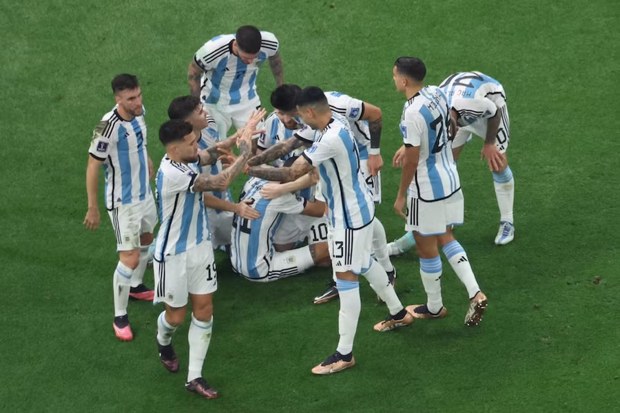 Tuyển Argentina lên ngôi vô địch sau trận chung kết nghẹt thở. Ảnh: AFP