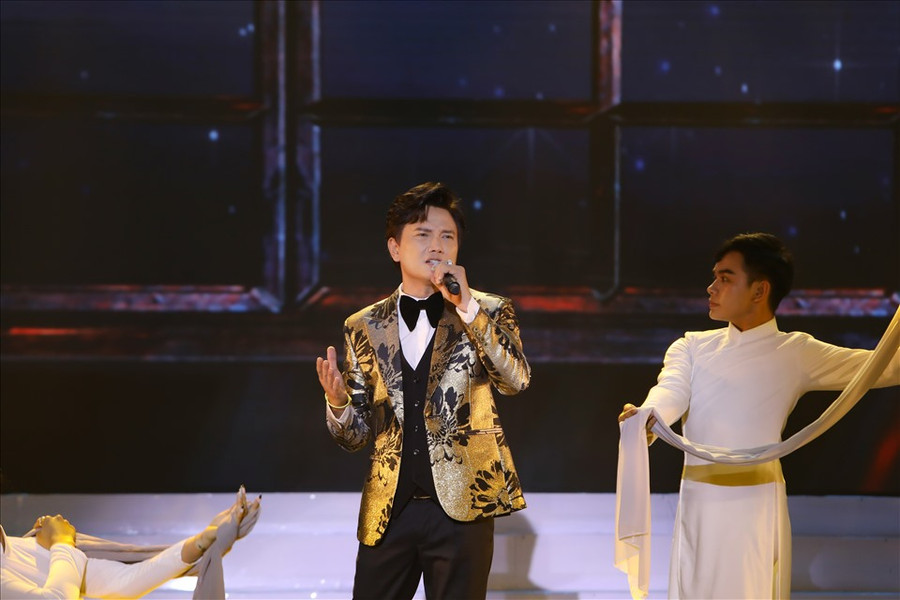 Nam diễn viên trong đêm thi. Ảnh: Khang