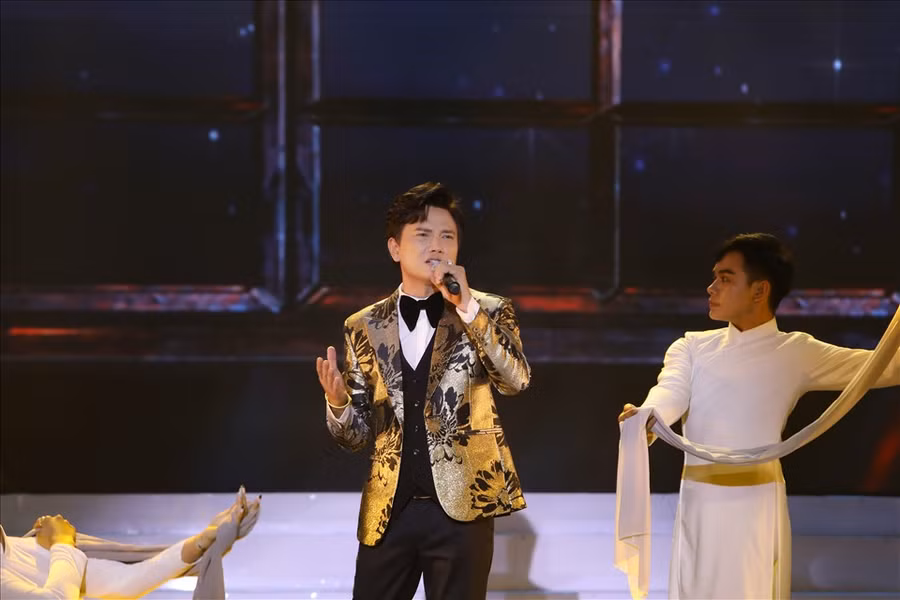 Nam diễn viên trong đêm thi. Ảnh: Khang