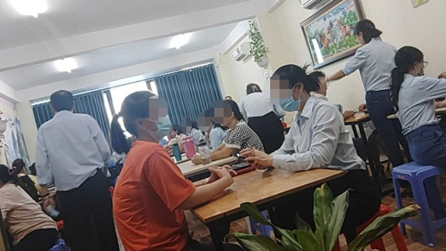 Mỗi ngày tại cơ sở Gold Star có hàng trăm người đến phỏng vấn xin việc nhân viên văn phòng, siêu thị nhưng bị dẫn dắt vào kinh doanh đa cấp. Ảnh: Phan Thu Hoài Mỗi ngày tại cơ sở Gold Star có hàng trăm người đến phỏng vấn xin việc nhân viên văn phòng, siêu thị nhưng bị dẫn dắt vào kinh doanh đa cấp. Ảnh: Phan Thu Hoài