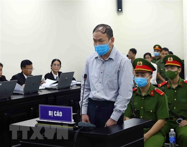 Bị cáo Nguyễn Văn Thanh Hải (sinh năm 1967, cựu Kế toán trưởng Công ty Cổ phần Dược phẩm Cửu Long) khai báo trước tòa. (Ảnh: Phạm Kiên/TTXVN) Bị cáo Nguyễn Văn Thanh Hải (sinh năm 1967, cựu Kế toán trưởng Công ty Cổ phần Dược phẩm Cửu Long) khai báo trước tòa. (Ảnh: Phạm Kiên/TTXVN)