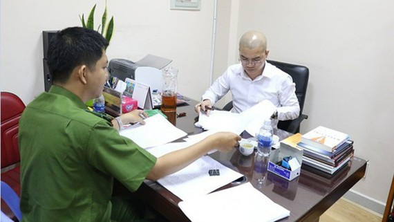 Nguyễn Thái Luyện làm việc với công an. Nguyễn Thái Luyện làm việc với công an