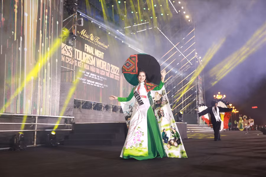 Phương Anh đại diện Việt Nam.