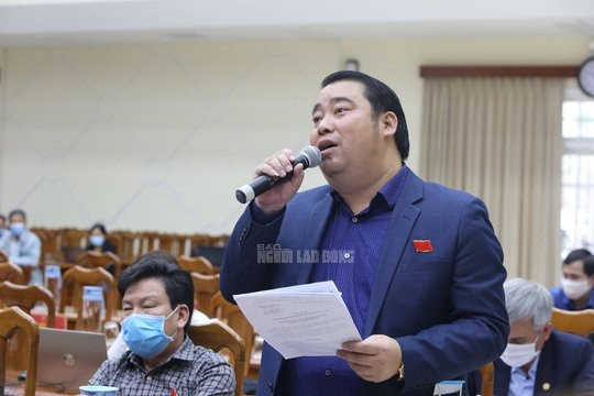 Ông Nguyễn Viết Dũng phát biểu tại một kỳ họp HĐND tỉnh Quảng Nam. Ông Nguyễn Viết Dũng phát biểu tại một kỳ họp HĐND tỉnh Quảng Nam