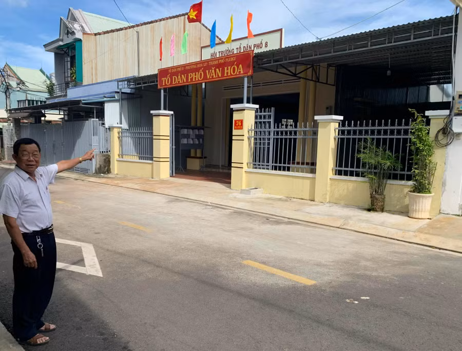 Người dân tổ 8-phường Hoa Lư đóng góp tiền xây dựng hội trường khang trang