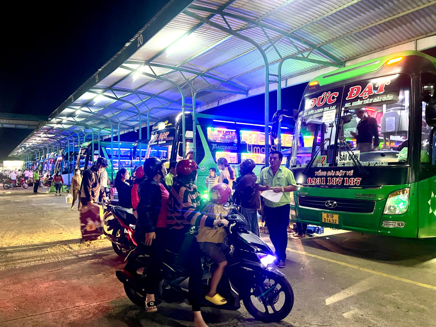 Hiệp hội Vận tải Ô tô tỉnh khẳng định đảm bảo đầy đủ lượng xe phục vụ việc đi lại của hành khách vào dịp Tết. Ảnh: Minh Nguyễn