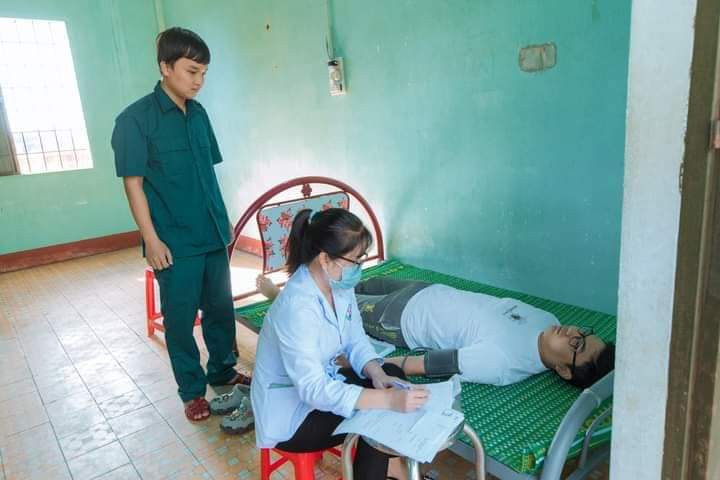 Tổ chức khám, tuyển chọn công dân lên đường nhập ngũ tại thị xã An Khê. Ảnh: Vĩnh Hoàng