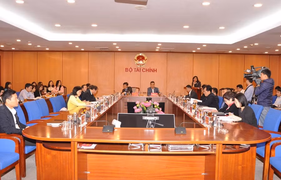 Hội nghị với các bộ, ngành, địa phương về tình hình giải ngân đầu tư công nguồnốn nước ngoài 11 tháng và giải pháp thúc đẩy giải ngân những tháng cuối năm, ngày 1/12. (Ảnh: Vietnam+)