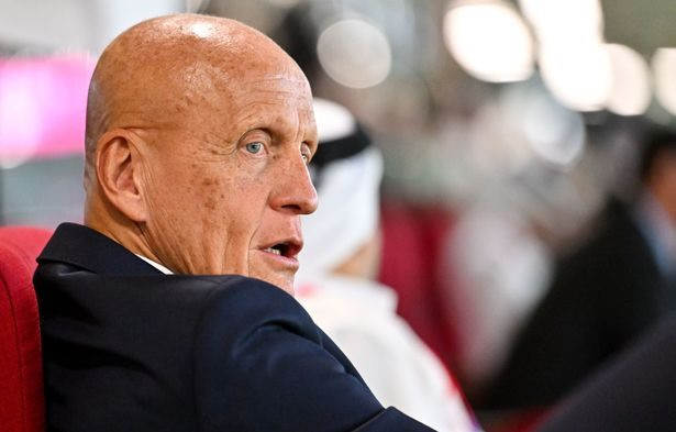 Chủ tịch Ủy ban trọng tài FIFA, Pierluigi Collina, là người quan sát và đưa ra đánh giá tổ trọng tài bắt chính. Ảnh: AFP