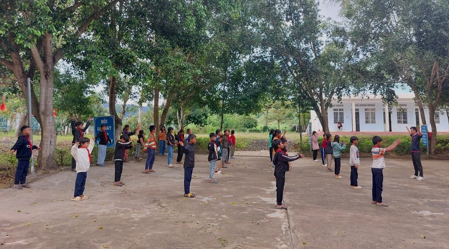 Trường Phổ thông Dân tộc Bán trú THCS Trần Kiên (xã Hà Đông, huyện Đak Đoa) gặp khó vì thiếu quỹ đất để bố trí sân chơi, bãi tập... phục vụ công tác giảng dạy và hoạt động GDTC. Ảnh: Mộc Trà