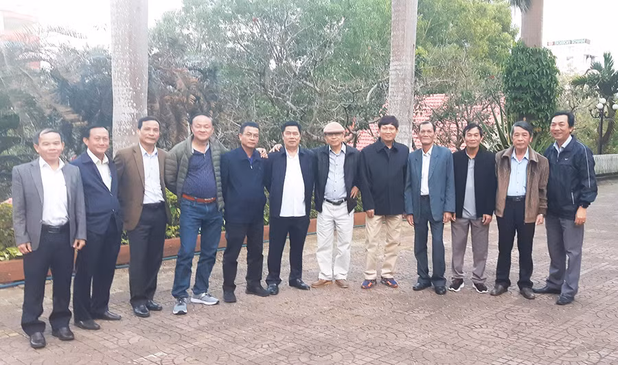  Các cán bộ tăng cường gặp mặt nhân 20 năm lên đường thực hiện nhiệm vụ. Ảnh: Duy Lê